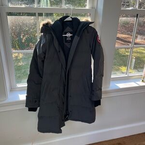 Canada Goose Shelburne Parka. Size XS in Graphite.